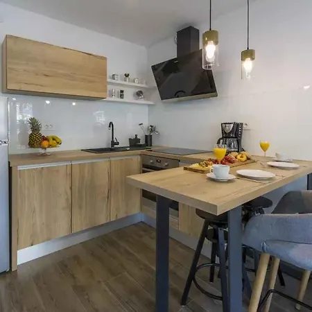 Apartment With Pool In 39520 Novi Vinodolski