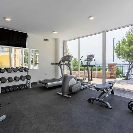 Apartment With Pool In 39520 Novi Vinodolski