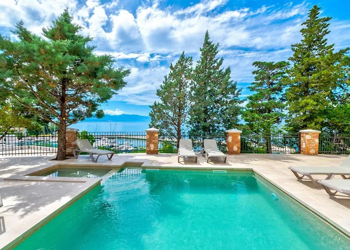 With Pool In 39520 Daire