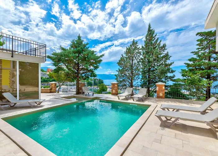 With Pool In 39520 Daire *
