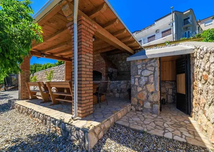 With Pool In 39520 Apartamento Novi Vinodolski
