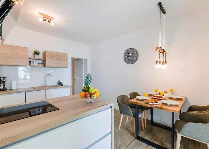 Apartamento With Pool In 39520