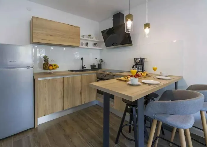 Apartamento With Pool In 39520 Novi Vinodolski