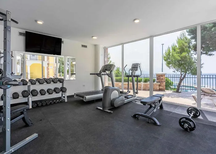 Apartamento With Pool In 39520 Novi Vinodolski
