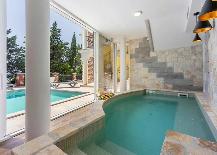 Apartamento With Pool In 39520 Novi Vinodolski